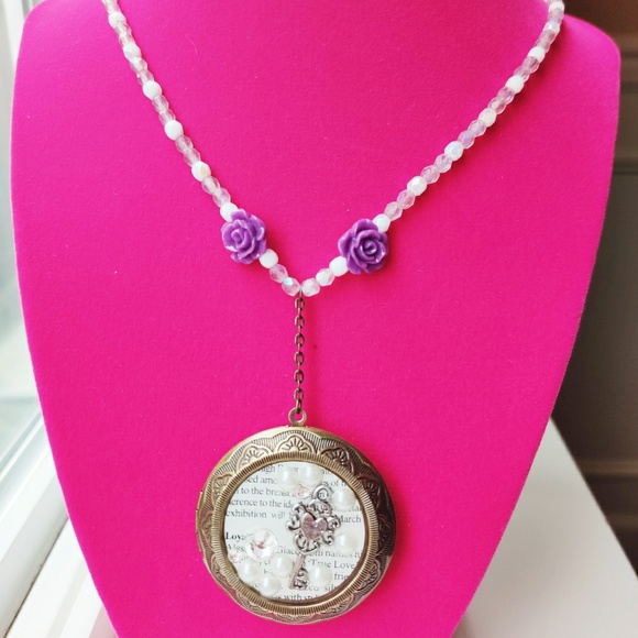 Locket - Picture 1 of 3